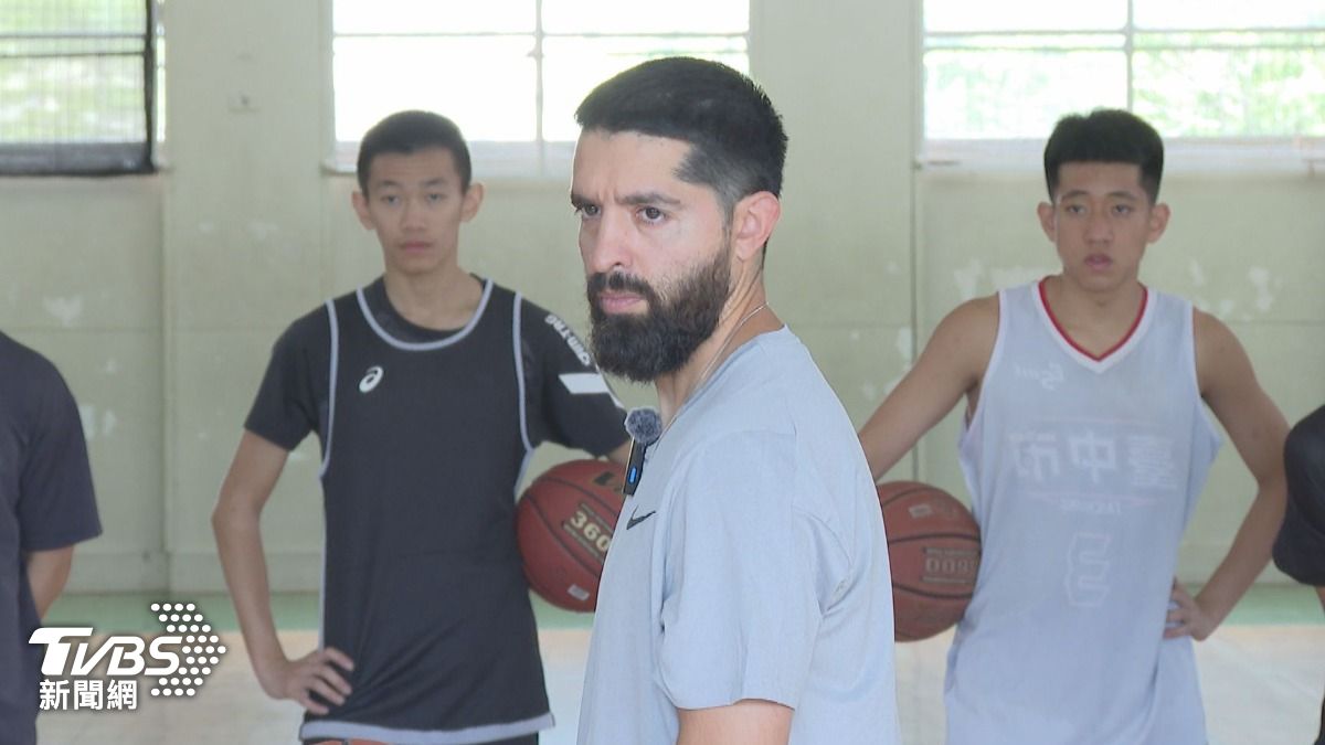 NBA首席訓練師Charlie Torres來台訓練HBL球員。(圖/潘建樺攝) NBA首席訓練師Charlie Torres來台訓練HBL球員。(圖/潘建樺攝)