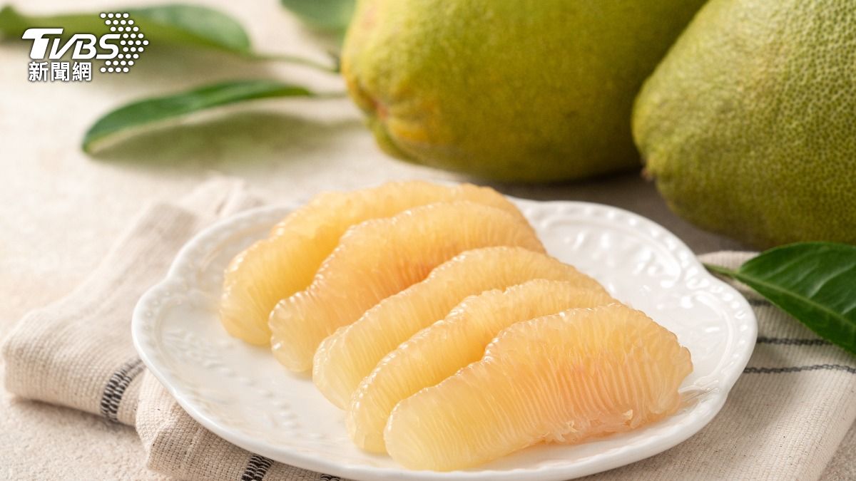 柚子含有呋喃香豆素(furanocoumarins)影響藥物代謝。(示意圖/shutterstock達志影像) 柚子含有呋喃香豆素(furanocoumarins)影響藥物代謝。(示意圖/shutterstock達志影像)