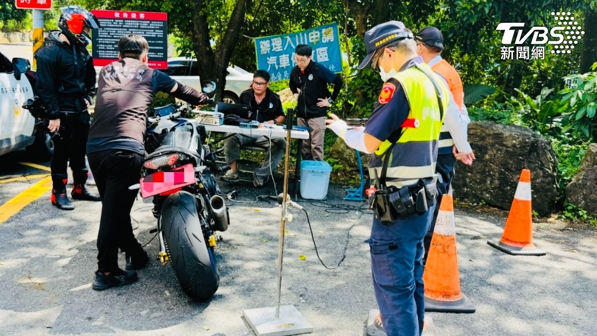 屏東縣政府警察局於9月13日啟動台24線聯合稽查專案。(圖/TVBS) 屏東縣政府警察局於9月13日啟動台24線聯合稽查專案。(圖/TVBS)