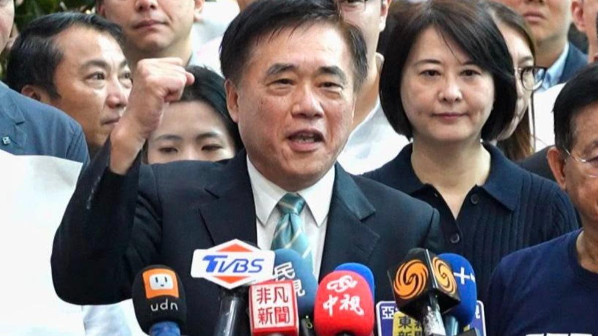 邱毅砲轟郝龍斌就是「扶不起的阿斗」。(圖/翻攝自郝龍斌臉書) 邱毅砲轟郝龍斌就是「扶不起的阿斗」。(圖/翻攝自郝龍斌臉書)