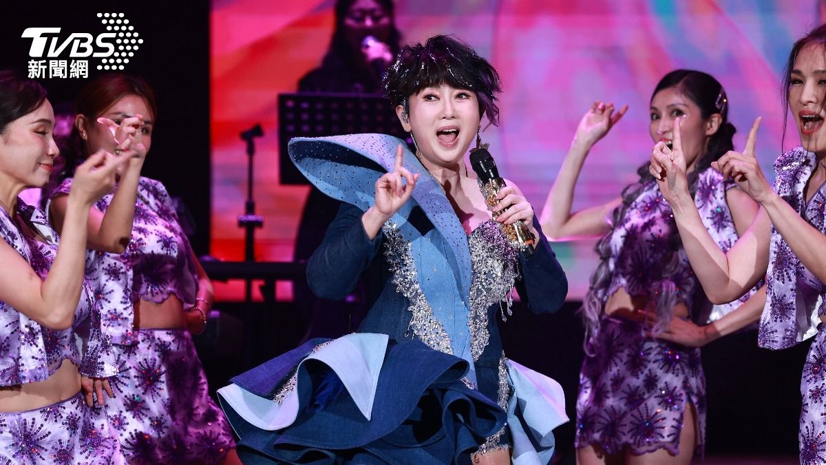 玉女歌手周思潔圓夢開唱,今在台北國際會議中心舉辦「不晚」演唱會。(圖/黃城碩攝) 玉女歌手周思潔圓夢開唱,今在台北國際會議中心舉辦「不晚」演唱會。(圖/黃城碩攝)