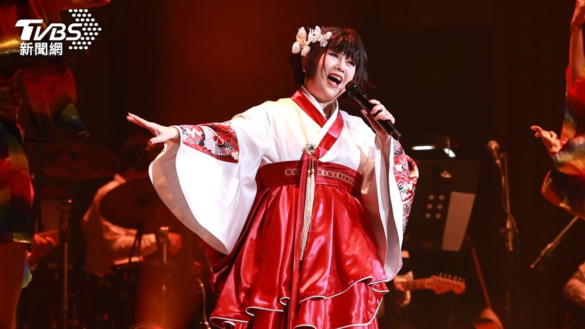 周思潔今在台北國際會議中心開唱,滿滿好歌感動大批粉絲。(圖/黃城碩攝) 周思潔今在台北國際會議中心開唱,滿滿好歌感動大批粉絲。(圖/黃城碩攝)