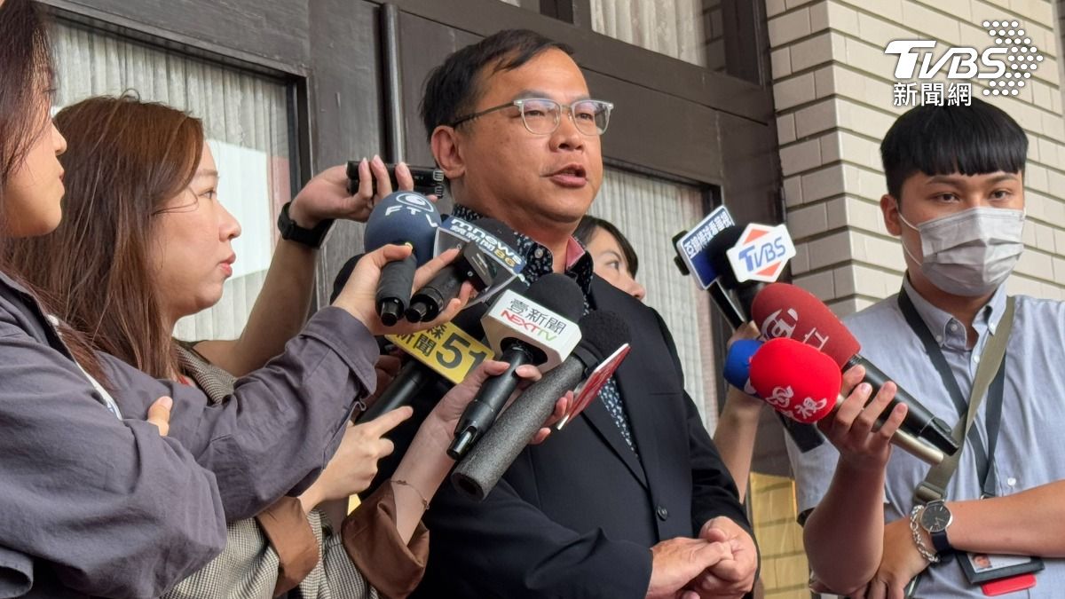 徐巧芯找王義川討合照 華航客服這樣說
